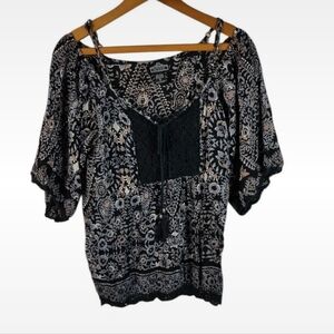 Angie Black and White Floral Top Short Sleeve Cold Shoulder Small